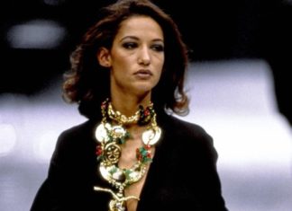 Fashion : Versace FW91
Posted by x