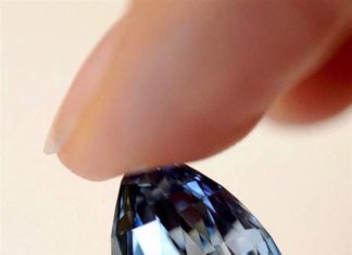 Loose Diamond : Bright blue diamond of 10.48 carats…