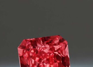Loose Diamond : The Argyle Cardinal, from the Argyle Pink Diamonds Tender 2014, is a 1.21ct radi…