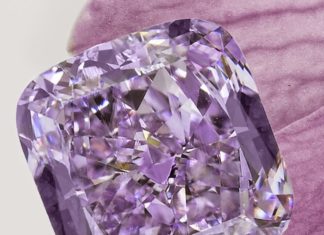 Loose Diamond : The "Purple Orchid" diamond, close up….