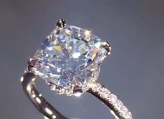 Loose Diamond : @the_diamonds_girl on Instagram: “OF COURSE SHE SAID YES!!!!! A cushion cut beauty….. From @laurenbjewelry ”