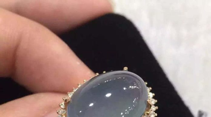 Luxury Jewelry 2017/2018 : 18K Rose Gold Diamond Icy Jadeite Ring