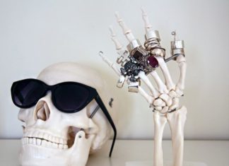 Luxury Jewelry 2017/2018 : Anatomical Jewelry Display