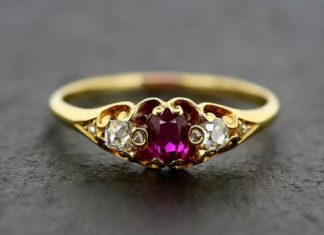 Luxury Jewelry 2017/2018 : Antique Ruby Ring – Ruby victorien & 18 carats de diamants bague en or…