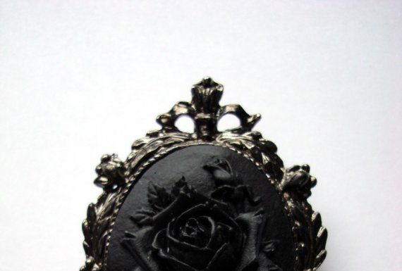 Luxury Jewelry 2017/2018 : Black Rose Cameo Brooch…