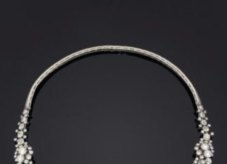 Luxury Jewelry 2017/2018 : Chaumet. Années 1955 Important collier draperie richement orné de deux
