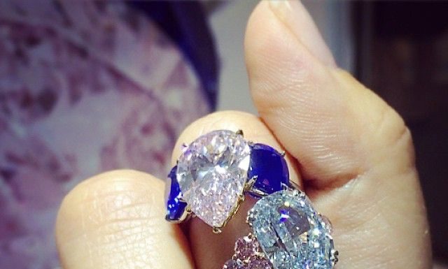Luxury Jewelry 2017/2018 : Diamonds in the Library