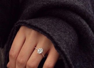 Luxury Jewelry 2017/2018 : Dream ring: 2 carat oval set in a rose gold, thin, diamond band. Lovely, delicat… – Black Diamonds by Dezdemon