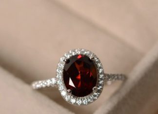 Luxury Jewelry 2017/2018 : Garnet rings, halo rings, sterling silver, January birthstone ring, oval cut garnet