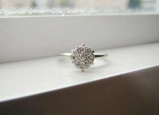 Luxury Jewelry 2017/2018 : I really love this ring! Antique Diamond Engagement Ring Vintage Flower Wedding …