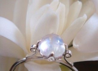 Luxury Jewelry 2017/2018 : lotus ring with blue rainbow moonstone. $175…