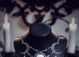 Luxury Jewelry 2017/2018 : Moonlit Gleam Necklace