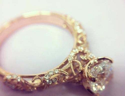 Luxury Jewelry 2017/2018 : ornate old engagement ring