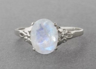 Luxury Jewelry 2017/2018 : Oval moonstone silver ring, moonstone engagement ring, Vintage style ring, Antique style ring, moon stone ring, Oval Gemstone Ring, gift.