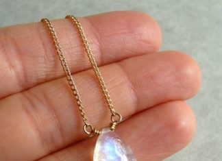 Luxury Jewelry 2017/2018 : Rainbow Moonstone Necklace….