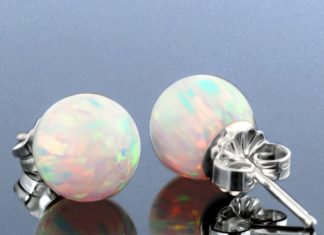 Luxury Jewelry 2017/2018 : Stud Earrings with Opal