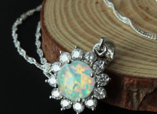 Luxury Jewelry 2017/2018 : Sunshine Fire Opal Pendant Necklace