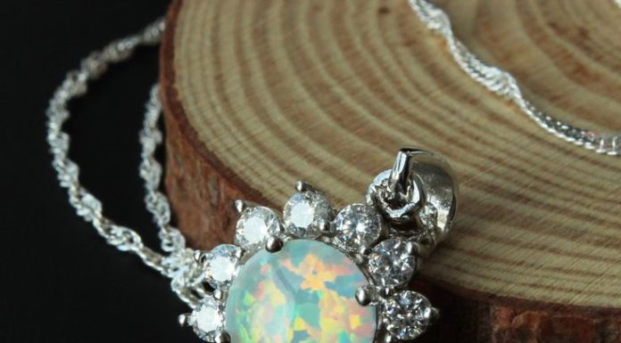 Luxury Jewelry 2017/2018 : Sunshine Fire Opal Pendant Necklace
