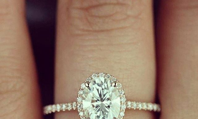 Luxury Jewelry 2017/2018 : The Wed List on Instagram: “Next up is this classic engagement ring inspiration! It is a rose gold @rosadosbox ring with a 1.2 carats of oval shaped diamond.. Who…”