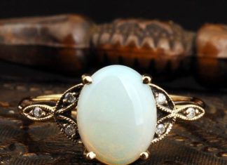 Luxury Jewelry 2017/2018 : Vintage Opal and diamond gold ring….