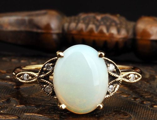 Luxury Jewelry 2017/2018 : Vintage Opal and diamond gold ring….