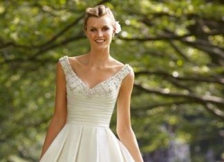 Short Wedding Dresses : Amazing V-Neck Knee Length Satin with Beading Beach Wedding Dress