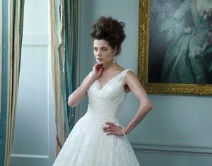 Short Wedding Dresses : Choose a wedding dress to suit your body shape
