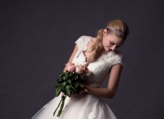 Short Wedding Dresses : Wedding dresses, cakes, bridal accessories, hair, makeup, favors, wedding planning & other ideas for brides | Wedding Inspirasi