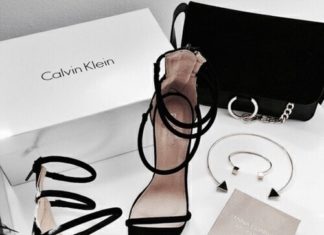 Street Style : shefashionista:
Black Sandals