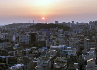Street Style : vuittonable:Seoul June 17