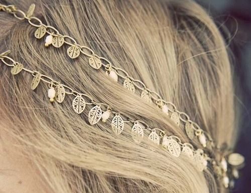 Trendy Hair Style : Boho hair accessory. A string of golden leaves. Half up hair with the string use…