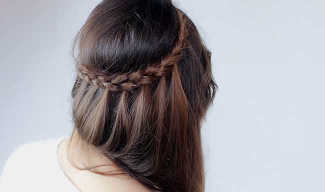 Trendy Hair Style : Comment réaliser une coiffure rapide et sophistiquée avec une tresse simple?…