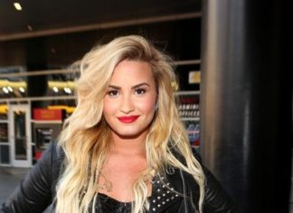 Trendy Hair Style : Demi Lovato Photos: 2012 MTV Video Music Awards – Red Carpet