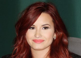 Trendy Hair Style : Demi Lovato’s fiery red waves