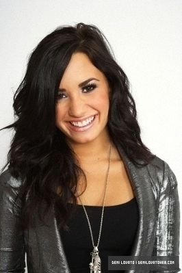 Trendy Hair Style Do You Like Demi Lovato With Black Hair Or