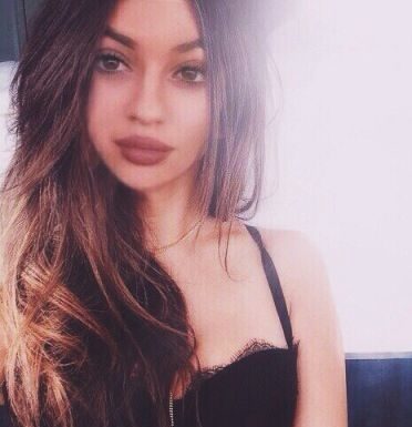 Trendy Hair Style : Kylie Jenner…