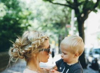 Trendy Hair Style : Peachy – Barefoot Blonde by Amber Fillerup Clark