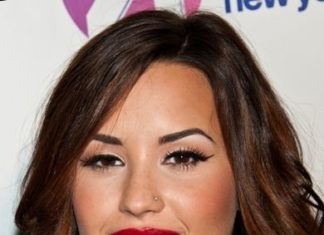 Trendy Hair Style : Pictures : Demi Lovato Makeup – Demi Lovato Red Lip Makeup