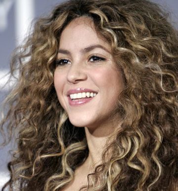 Trendy Hair Style : Shakira curly…