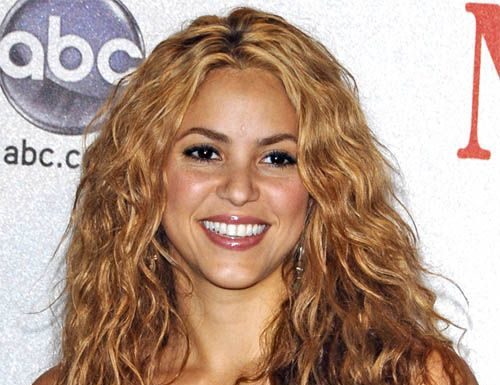 Trendy Hair Style : Shakira Hairstyle – Long Curly Casual –