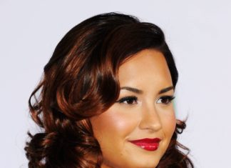 Trendy Hair Style : Steal Demi Lovato’s Style for Prom