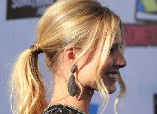 Trendy Hair Style : the perfect messy ponytail and blonde highlights….