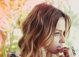 Trendy Hair Style : Un carré long, plongeant & wavy…