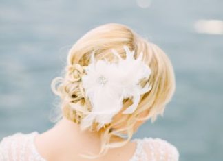 Wedding Hair With Flowers & jewels : Feather wedding accessories: www.stylemepretty… Photography: Love & Light Phot…
