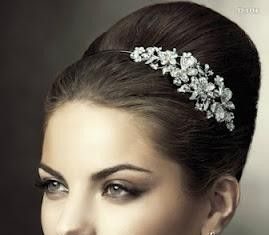 Wedding Hair With Flowers & jewels : TOCADOS NOVIA, simple…
