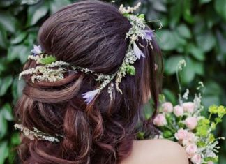 Wedding Hair With Flowers & jewels : Featured Hairstyle: Websalon Wedding, Anna Komarova; www.websalon.su; Wedding ha…