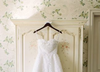 Beautiful Brand Wedding Dresses : Elegant strapless a-line embroidered Oscar de la Renta wedding dress: Photograph…