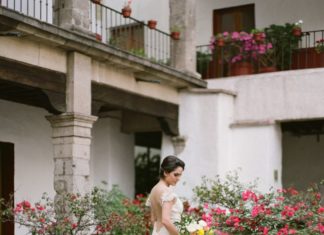 Beautiful Brand Wedding Dresses : Lace extravagant wedding dress: Photography: Kevin Chin – kevinchin.com/…