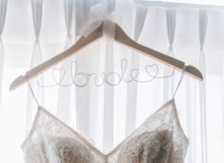Beautiful Brand Wedding Dresses : Lace Monique Lhuillier wedding dress: Photographer : Emily Tebbetts | Wedding Dr…