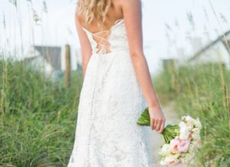 Beautiful Brand Wedding Dresses : Lace up wedding dress: Photography: Rachel Red – rachelredphotogra……